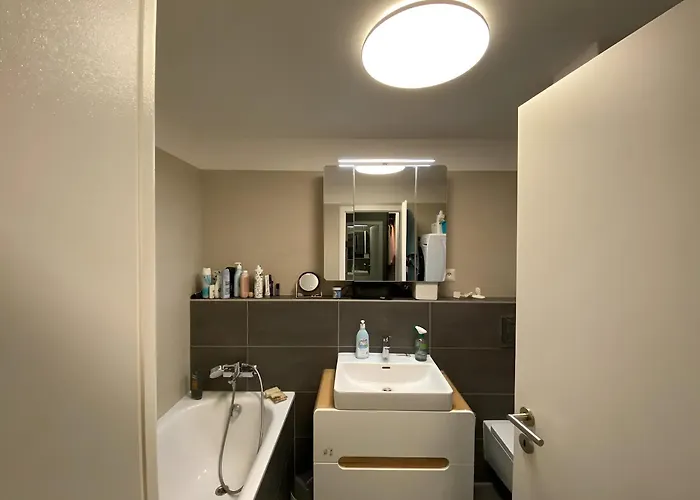 New, Free Parking, Big Balcony Premiere *